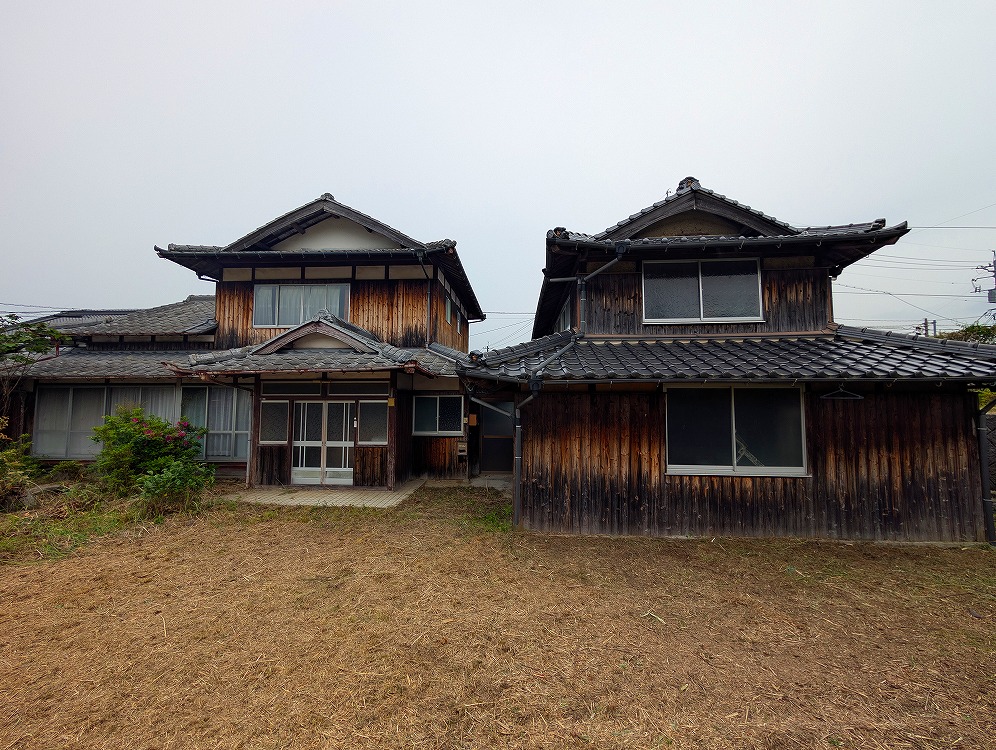 約300坪の広大な敷地に佇む古民家。そのポテンシャルを活かしてください。